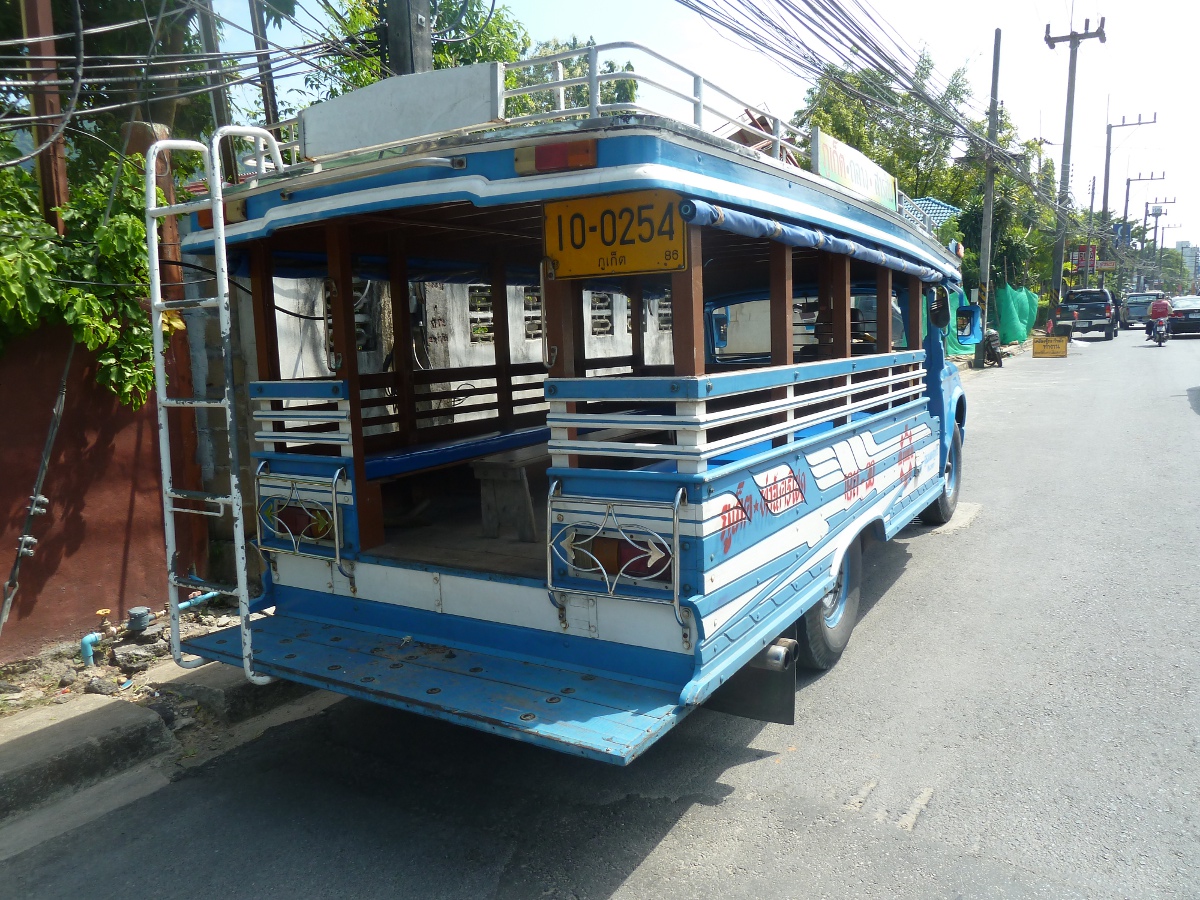 Тук тук пхукет. Сонгтео Пхукет. Сонгтео Чалонг Пхукет. Tuc-tuc автобус.